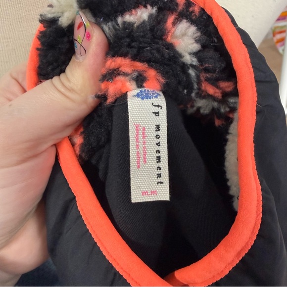 Free People Rocky Ridge Hit The Slopes Fleece Pullover Magnolia Floral Combo - Picture 5 of 7